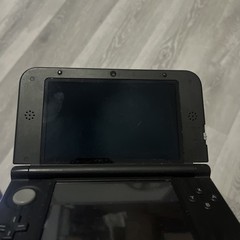 Nintendo 3DS XL Handheld Console – Red / Black (Model SPR-001) Charger/4 Games