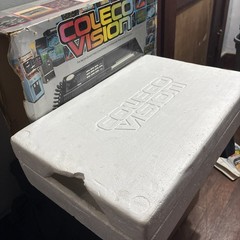 French/Canadian Colecovision with box/styrofoam, manual, 2 controllers, cables.