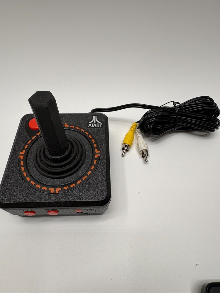 Atari TV Games Plug & Play Joystick Console 2008 Jakks Pacific Classic Retro AV