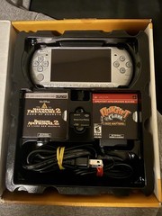 Sony PSP-3000 Silver Ratchet & Clank Size Matters Entertainment Pack Wi-Fi 1GB