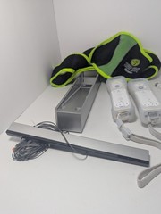Nintendo Wii White Console Bundle Wii Fit Plus Balance Board, 2 Remotes, 3 Games