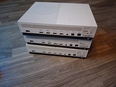 Xbox One S Console Repair Lot 4 Consoles + 4 Controllers Error 102