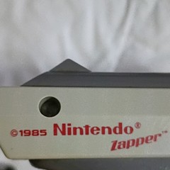 Nintendo NES-001 Entertainment System Console Bundle 2 Controllers Zapper Games