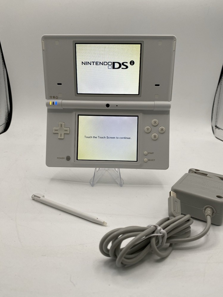Nintendo DSi White Console Bundle w/ Charger & 16GB SD Card