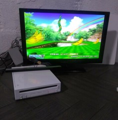 White Nintendo Wii RVL-001 (USA) Console w/ Power Adapter, AV Wire, & Sensor Bar