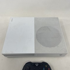 NO POWER – Xbox One S 500GB Model 1681 – FOR PARTS OR REPAIR With Controller