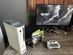 Microsoft Xbox 360 60GB Console Bundle Wireless Chatpad Controller And COD II
