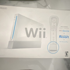 Nintendo Wii White Console w/ Wii Sports + Resort NTSC-U/C Wi-Fi 480p RVL-001