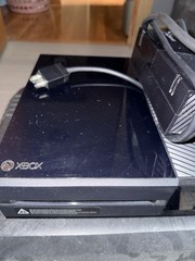 Microsoft Xbox One 500GB Console Bundle + 1 Controller + Kinect Camera