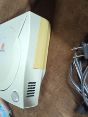 SEGA Dreamcast Console with two controllers and game – White