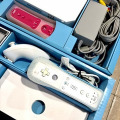 Nintendo Wii White Wii Party Console Bundle x2 Wii Remote Plus Japan PINK CIB