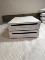 Nintendo Wii 2 RVL-001 (USA) & SUP 101(02) WHIT GAMES REMOTS UNTESTED FOR PARTS