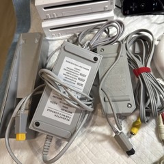 Nintendo Wii 2 RVL-001 (USA) & SUP 101(02) WHIT GAMES REMOTS UNTESTED FOR PARTS