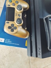 PS4 Pro Black Model, 3 Remotes, Console Stand Remote charger EU Plug Ship UPS