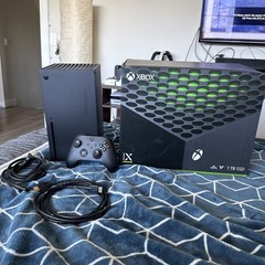 MINT Microsoft Xbox Series X 1TB Black Disc Drive w/ Original Box & Controller