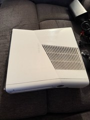Microsoft Xbox 360 S 1439 500GB Console White W/ Games