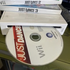 Nintendo Wii just dance multiplayer bundle just dance 1,2,3 includes2controllers