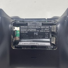 NO POWER – Xbox One S 500GB Model 1681 – FOR PARTS OR REPAIR With Controller