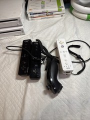 Nintendo Wii 2 RVL-001 (USA) & SUP 101(02) WHIT GAMES REMOTS UNTESTED FOR PARTS