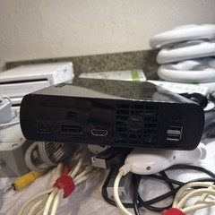 Nintendo Wii 2 RVL-001 (USA) & SUP 101(02) WHIT GAMES REMOTS UNTESTED FOR PARTS