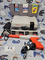 Nintendo NES PACKAGE DEAL GAMES, 2 CONTROLLERS, POWER CORD, A/V, 4 GAMES TESTED
