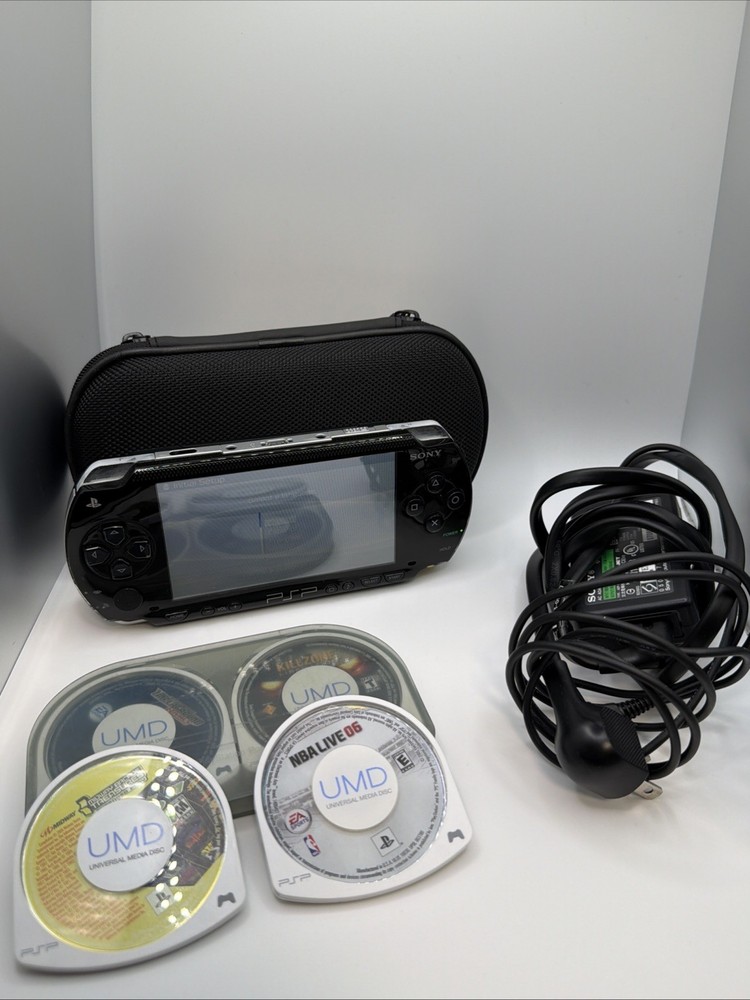 SONY PSP 1001 BLACK BUNDLE *TESTED* 2 OF THE 1GB STICK, 6 GAMES, + CARRY CASE