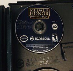 Gamecube w/ Old Skool Controller *Includes Medal Of Honor Rising Sun Disc 1 Only
