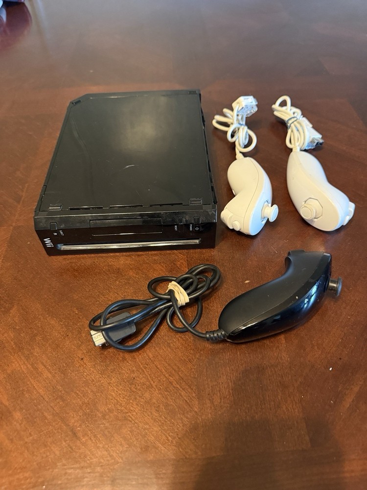 Nintendo Wii Black Console RVL 001 Bundle 3 Nunchuks White Black Tested⁠