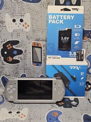 SONY PSP 3000 SILVER Console With 1GB MEM CARD/NEW BATTERY/NEW CHARGER TESTED