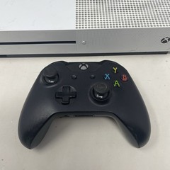 NO POWER – Xbox One S 500GB Model 1681 – FOR PARTS OR REPAIR With Controller