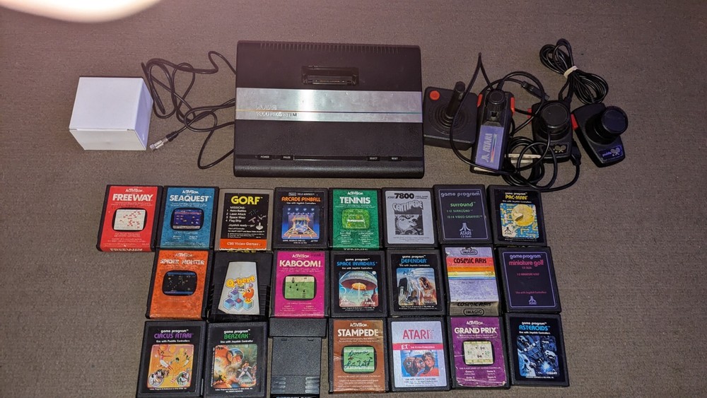 Atari 7800 System 21 games Hook Up&rsquo;s, Joysticks And Paddle Controls All Works