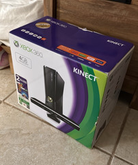 Microsoft Xbox 360 Kinect 4GB Wi-Fi HDMI Home Console Bundle 2 Games Black