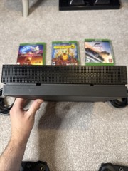 Microsoft Xbox One X 1TB console bundle w/ 3 games & controller – Functional