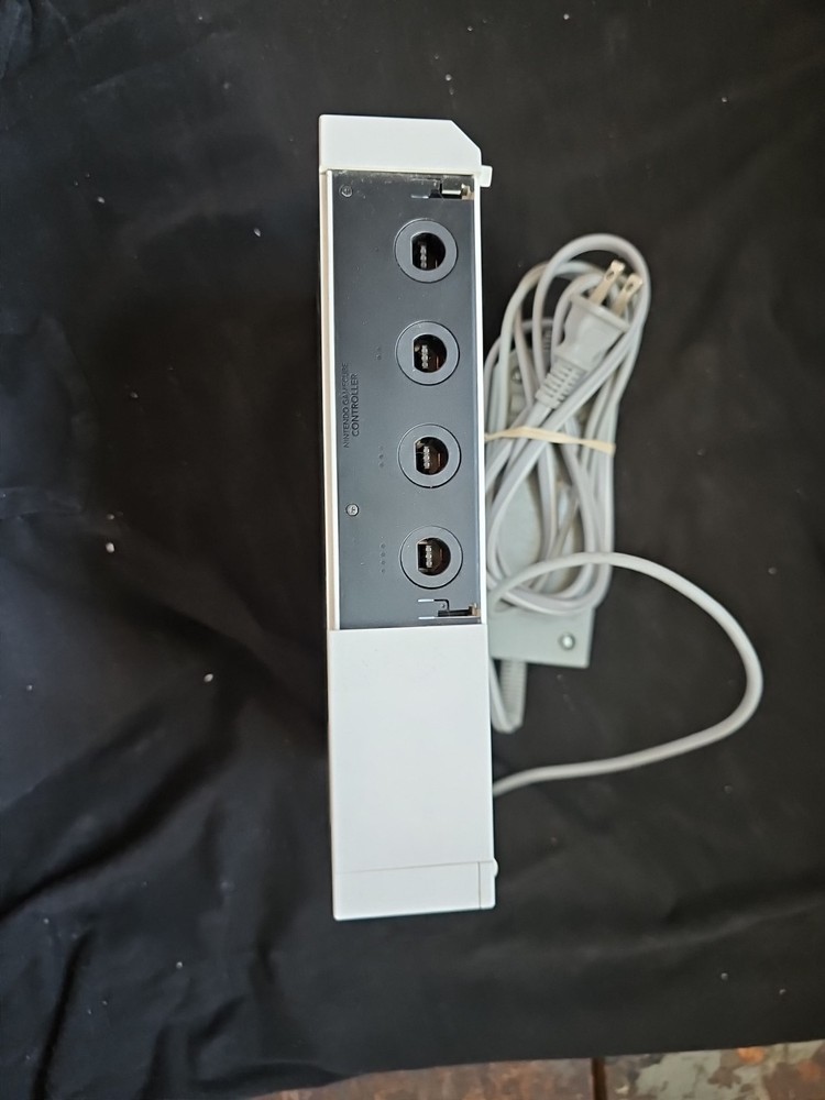 Nintendo Wii RVL-001 512 MB Home Console – White