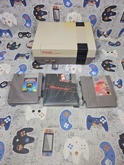 Nintendo NES PACKAGE DEAL GAMES, 2 CONTROLLERS, POWER CORD, A/V, 4 GAMES TESTED
