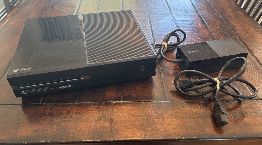 Microsoft Xbox One Gaming Console Black Model 1540 With Power Supply 500GB HDMI