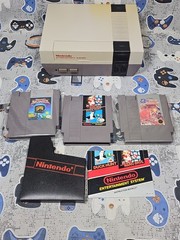 Nintendo NES PACKAGE DEAL GAMES, 2 CONTROLLERS, POWER CORD, A/V, 4 GAMES TESTED