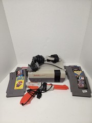 Nintendo NES Console NES-001 w/ 7 Games, Original Wires, Controller & Zapper
