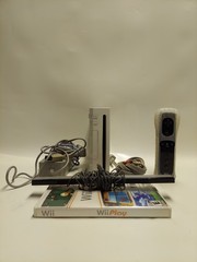 Nintendo Wii Console Bundle w/ Wii Play, Controller, & Cords TESTED