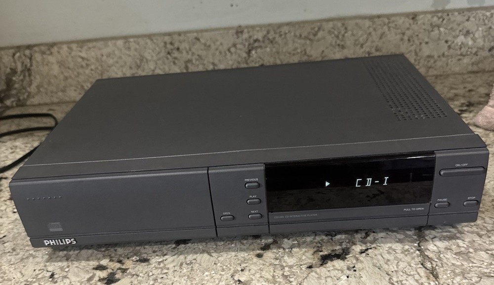 Philips CDI 220/37 Interactive Multimedia Player Gaming System CONSOLE TESTED