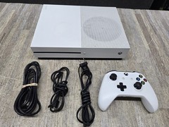 Microsoft Xbox one Gaming Console 1681 White 500gb w/ controller and cable