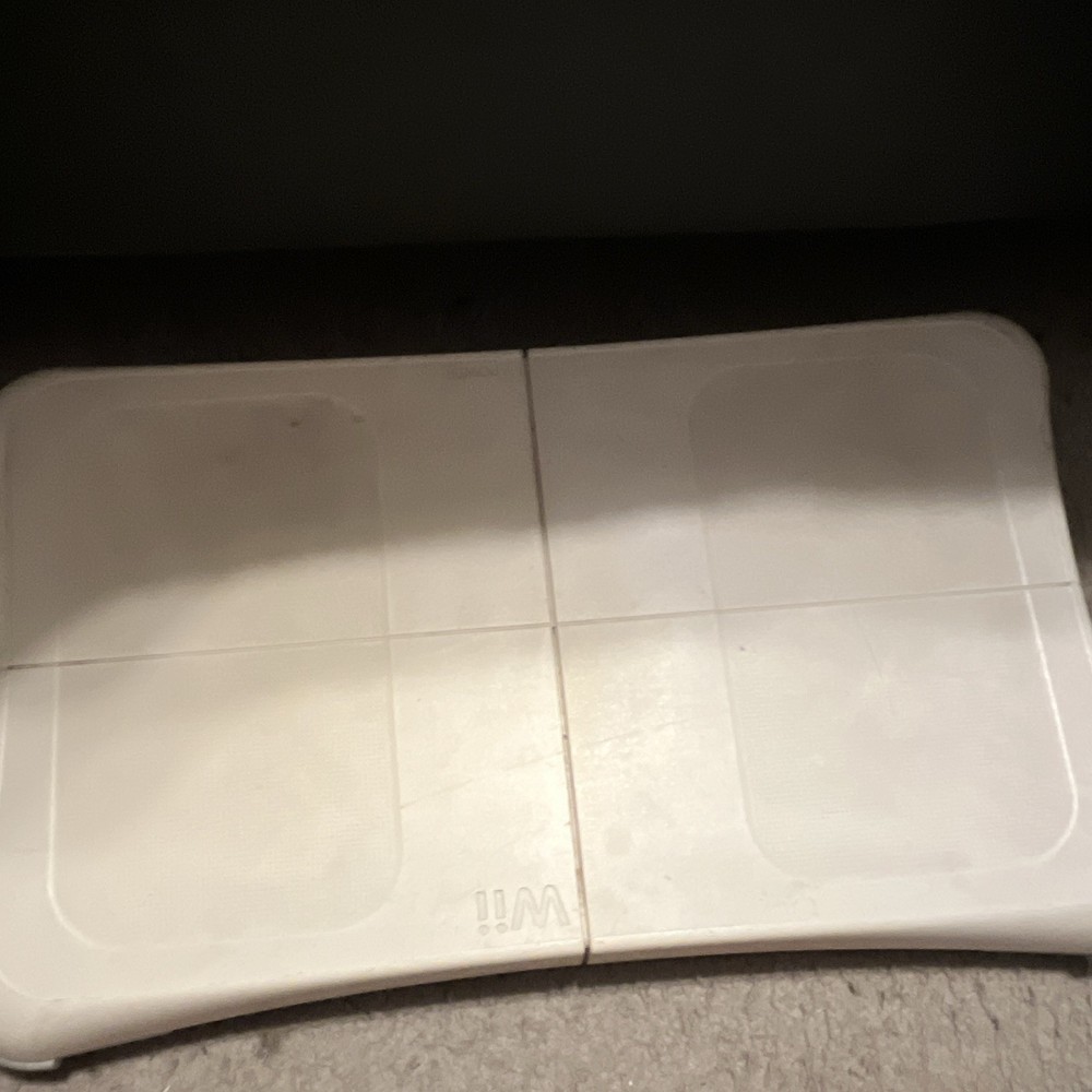Nintendo Wii Home Console White RVL-001 NTSC-U/C (US/Canada)