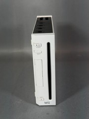 White Nintendo Wii RVL-001 512MB Console Bundle w/ 1 Controller – Tested & Reset