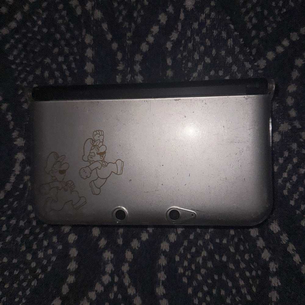 Nintendo 3DS XL Year of Luigi 30th Anniversary Silver/Black 4GB NTSC-U/C