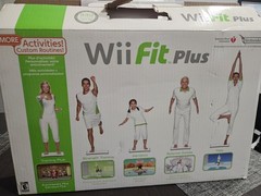 Nintendo Wii Bundle White Whit Games 4 Controls and Wii Fit Plus Balance Board
