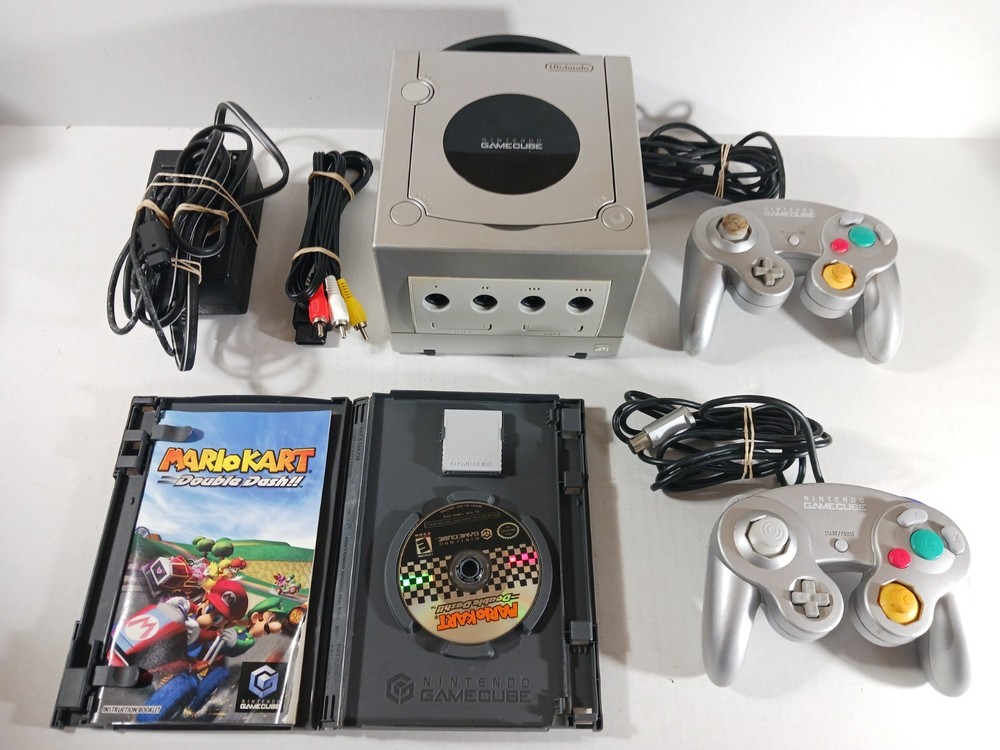 Nintendo GameCube Console Bundle Platinum Mario Kart Double Dash 2 Controllers
