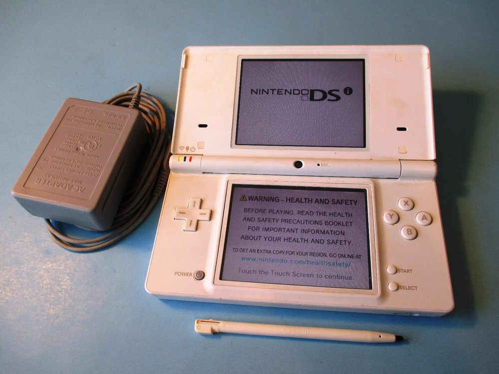 Nintendo DSi White System w/Charger FREE Shipping!