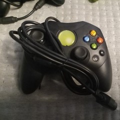 Microsoft Xbox Launch Edition with games and controller 8GB Home Console – Black